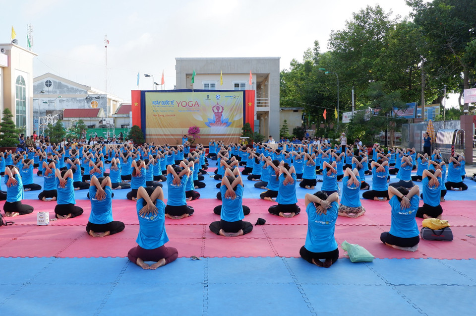 前江省与印度驻胡志明市总领事馆联合举行国际瑜伽庆祝活动。（图片来源：越通社）