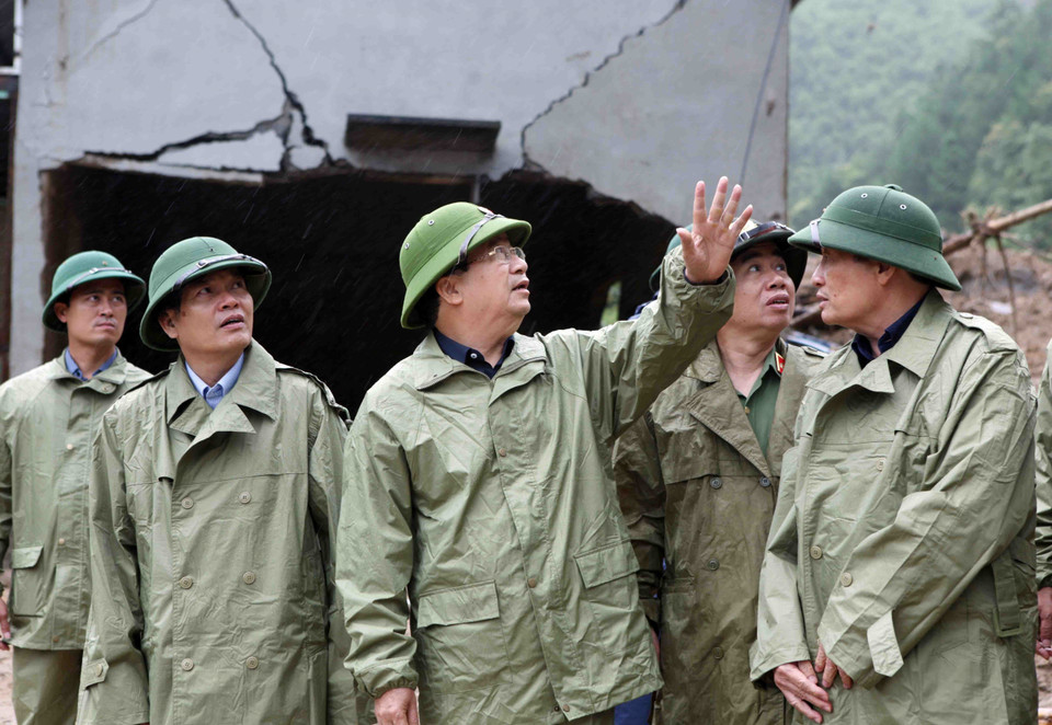 郑廷勇赴莱州省视察指导灾后恢复重建工作。越通社记者 贵忠 摄