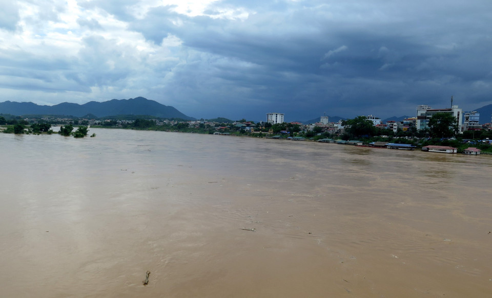 暴雨洪灾导致宣光省多条江河水位上涨。越通社记者 文子 摄