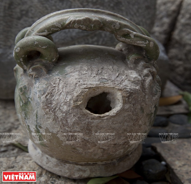 后黎（1427-1789）石灰瓶。（图片来源：越通社）