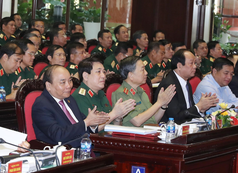 越南政府总理阮春福出席会议。越通社记者 统一 摄