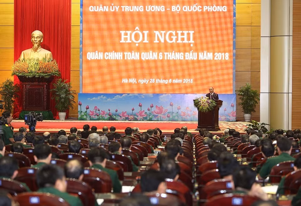越南政府总理阮春福在会议上发表讲话。越通社记者 统一 摄