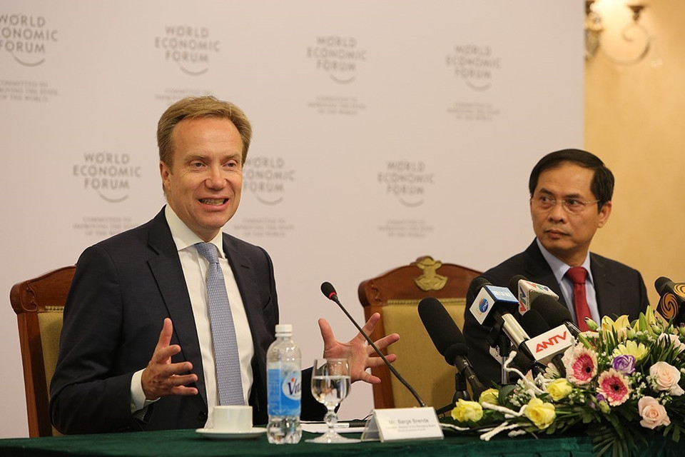 世界经济论坛主席布伦德发表讲话。越通社记者 杨江 摄