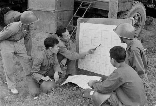 首都河内火箭部队6号分队智勇双全，击落诸多B-52型轰炸机。（图自越通社）