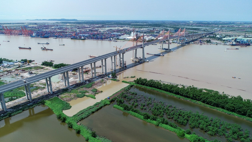 下龙—海防高速公路在海防市海安郡与河内—海防高速公路链接。越通社记者 中原 摄