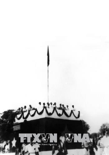 资料图：1945年9月2日，胡志明主席在首都河内巴亭广场上代表全国同胞宣读《独立宣言》，宣布东南亚地区第一个工农国家的越南民主共和国诞生。图自越通社