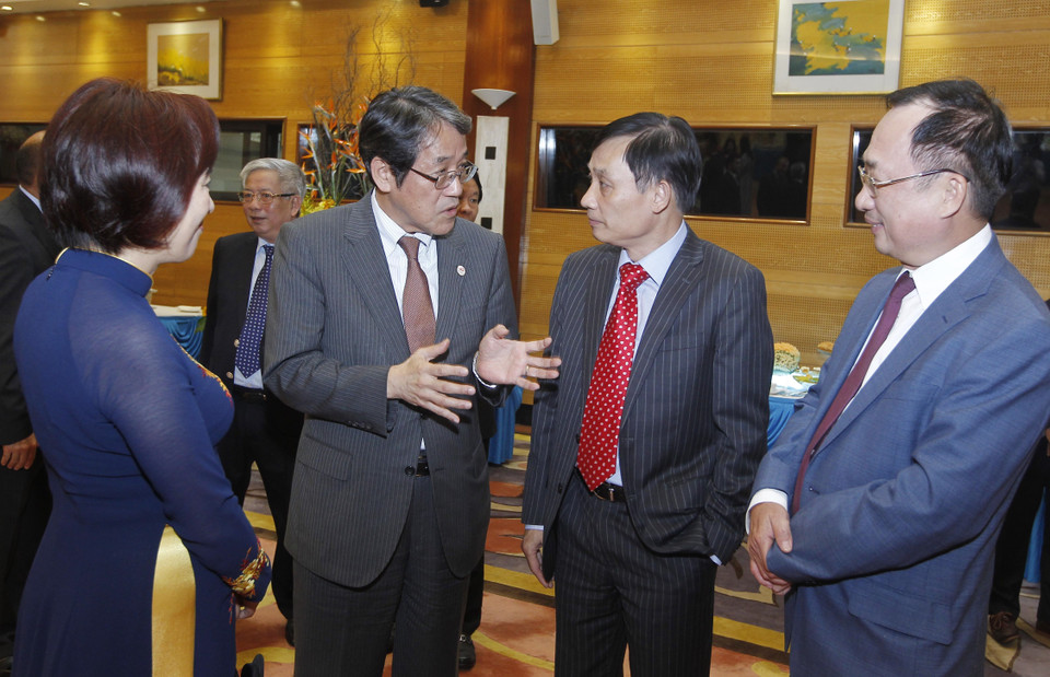 各位代表互相交流。图自越通社