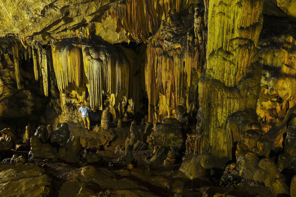 洞内景色壮丽奇特。 越通社记者 明德 摄