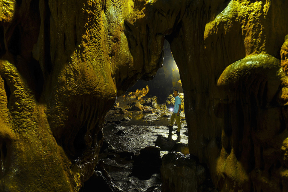 位于宁平省儒关县上和乡抹山的云呈洞面积约4000平方米，内景色壮丽奇特。 越通社记者 明德 摄