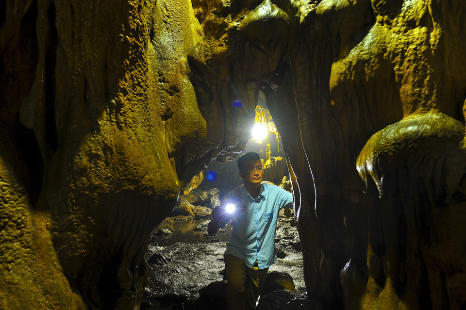位于宁平省儒关县上和乡抹山的云呈洞面积约4000平方米，内景色壮丽奇特。 越通社记者 明德 摄