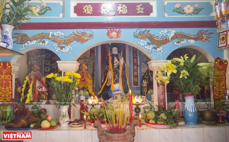 五行新仁娘娘庙供奉金木水火土的五行神。越南画报记者 通海 摄
