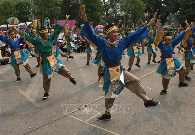 朗祭是日本既传统又现代的艺术表演形式。图自越通社