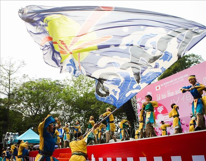 索朗祭传统舞蹈节目。图自越通社