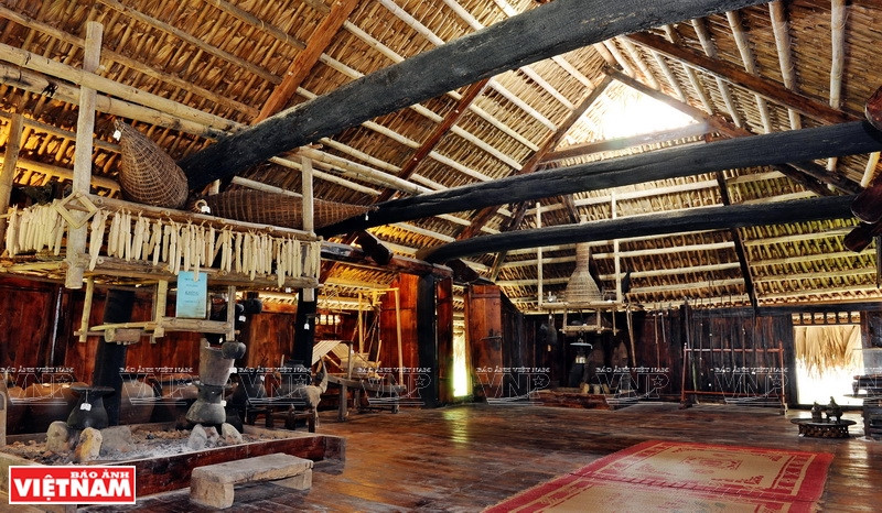 郎屋的主屋内。越南画报记者 清江/功达 