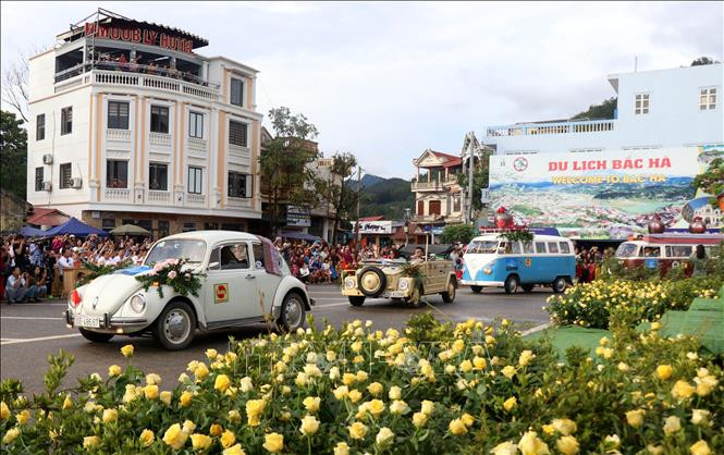 老街省文化体育和旅游厅与老街省北河县人民委员会6月1日联合举行2019年北河白色高原马蹄节开幕式。越通社记者 国庆 摄