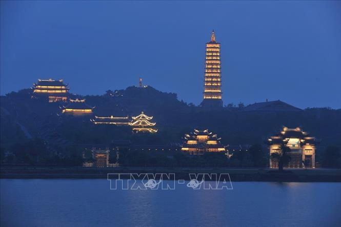 长安名胜群夜景。图自越通社