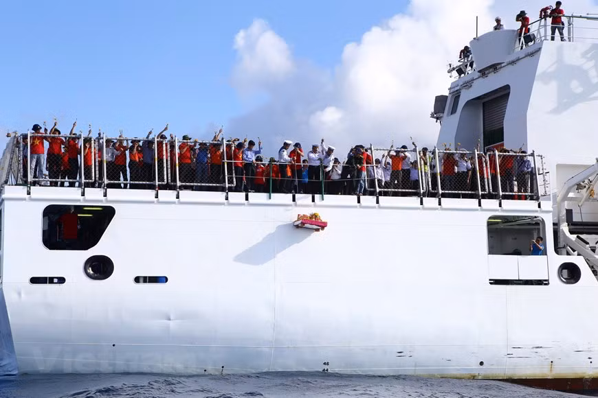 越南海军战士在鬼鹿角礁英勇牺牲之日31周年纪念典礼在长沙举行。