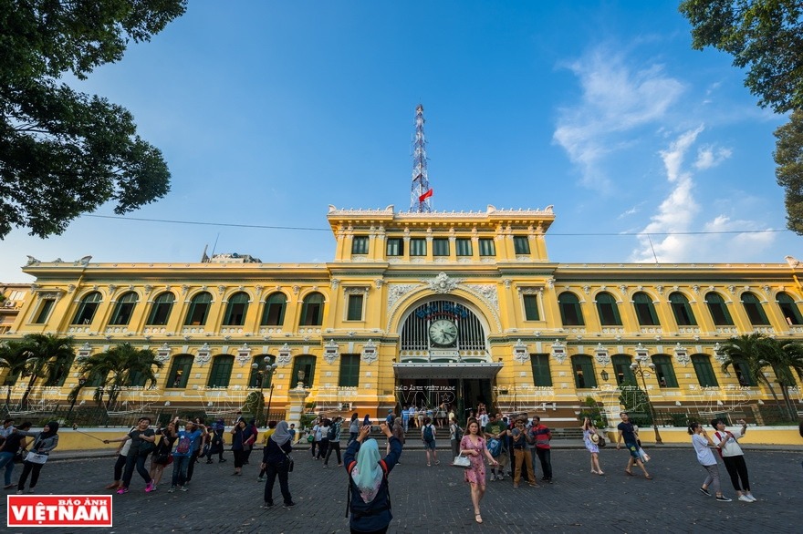胡志明市法国殖民时期的第一座邮政局,建于19世纪末,充满了浓浓的法式风情。越南画报记者 霸玉 摄