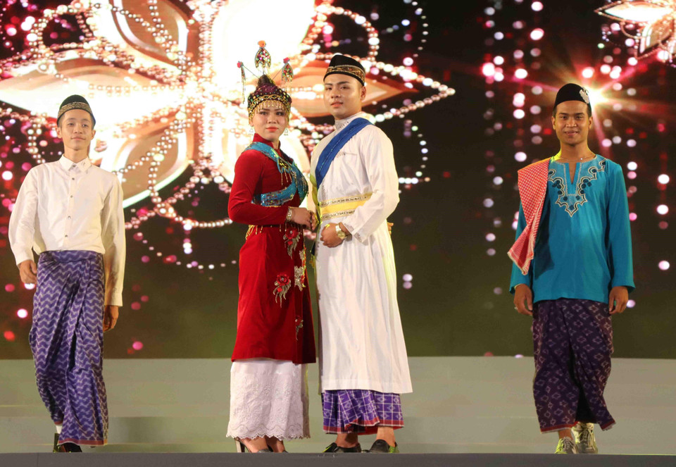 开幕式上的服装秀。越通社记者 范强 摄