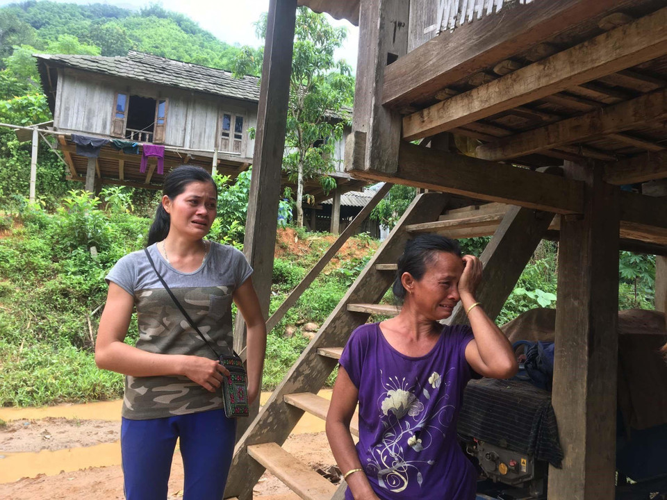 清化省官欣县灾民悲伤情绪。图自越通社