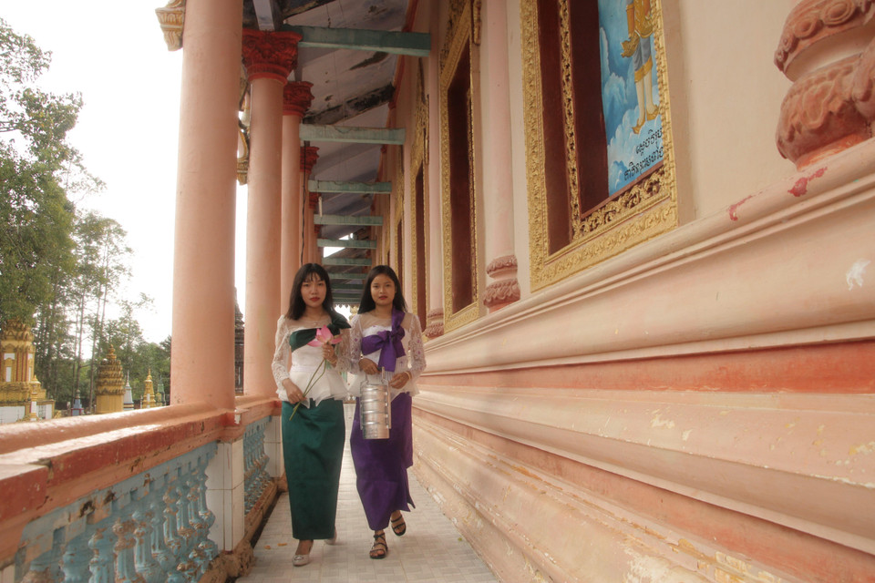 这些日子里，朔庄省各高棉寺和佛教徒举行许多丰富多彩的活动。图自越通社