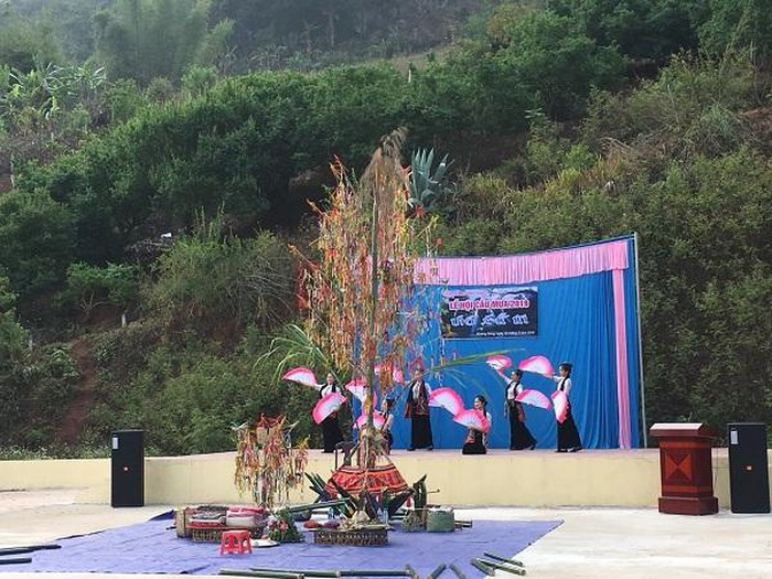 2019年祈雨仪式期间的文艺节目表演。图自互联网