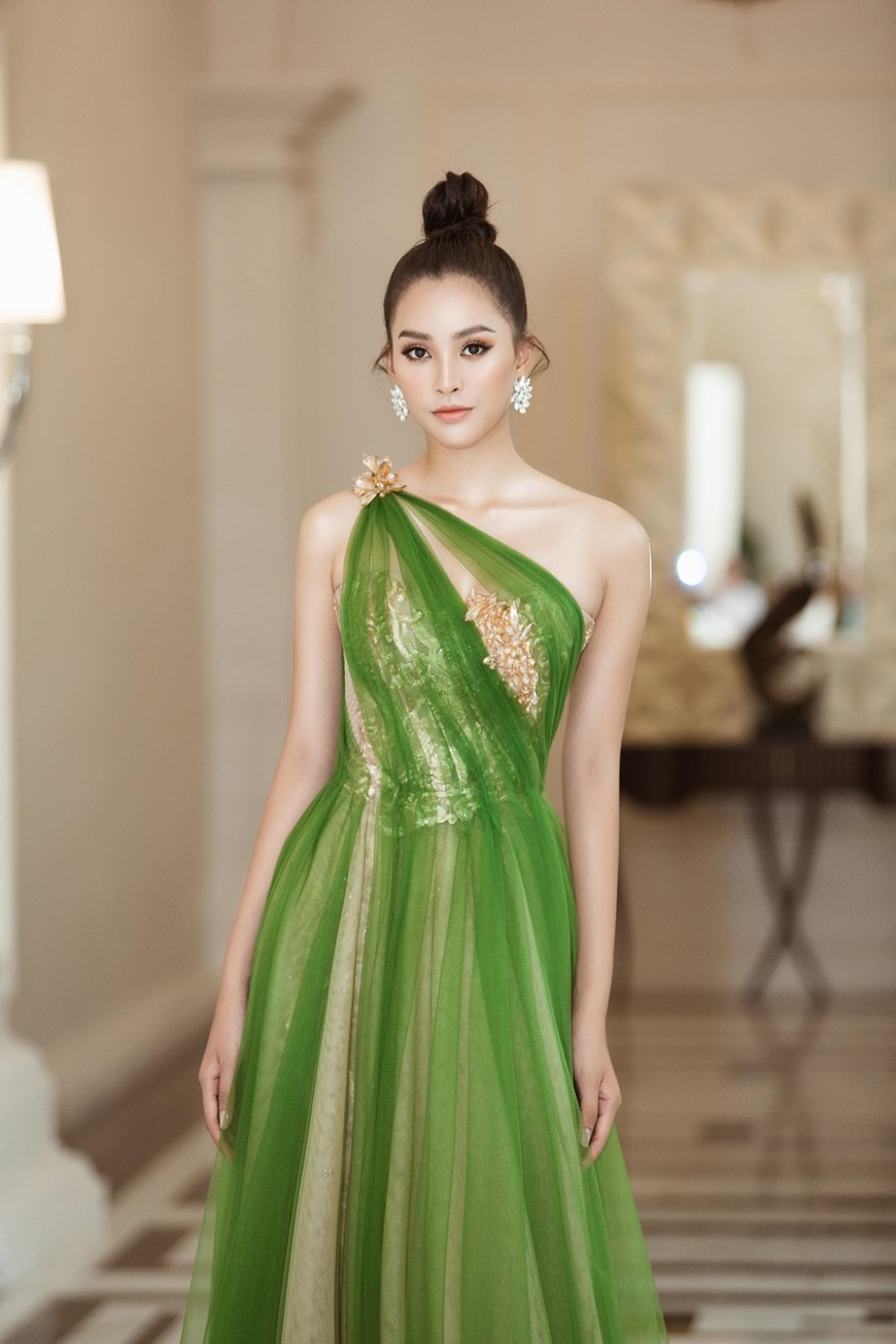 2019年广平洞穴节形象大使——越南小姐陈小薇。图自vietnamplus