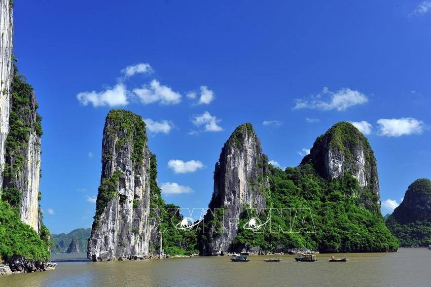 美国有线电视新闻网（CNN）刚评选越南下龙湾成为亚洲五大热带天堂之一。图自越通社