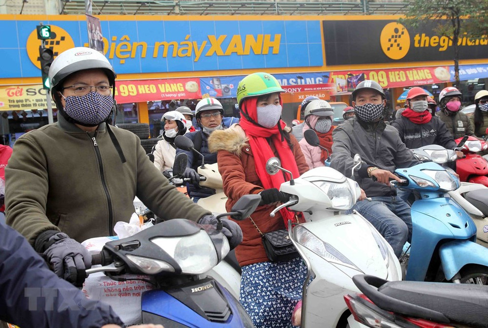 都市民明显感受到冬天的气息。越通社记者 光决 摄