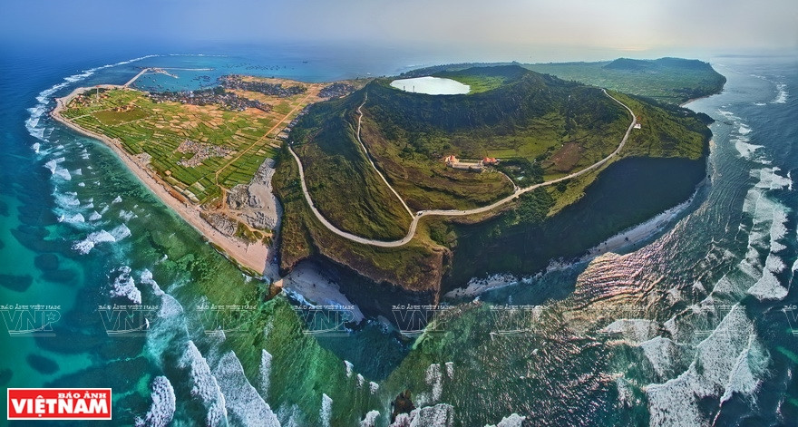 李山岛全景。越南画报记者 明新 摄