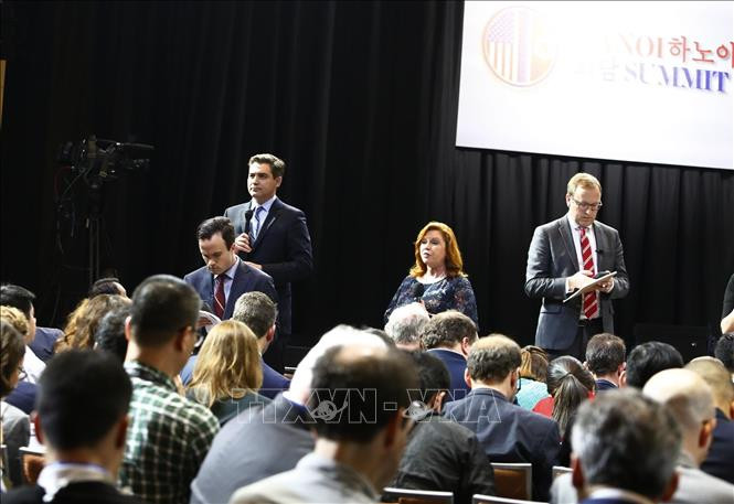 记者会场景。 图自越通社