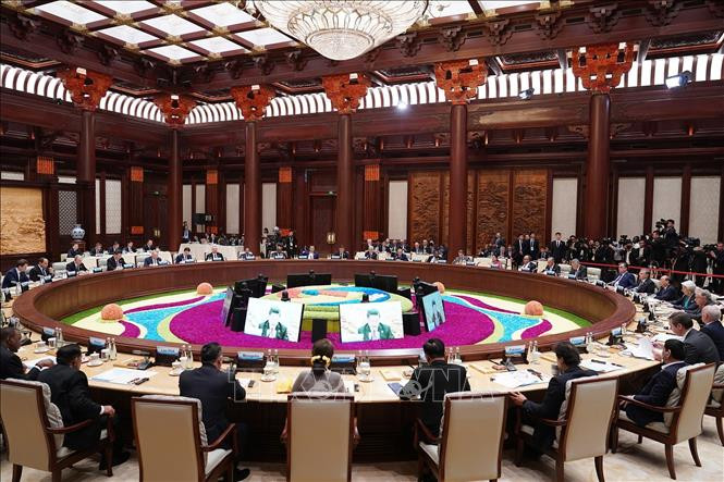 第二届“一带一路”国际合作高峰论坛圆桌峰会场景。图自越通社