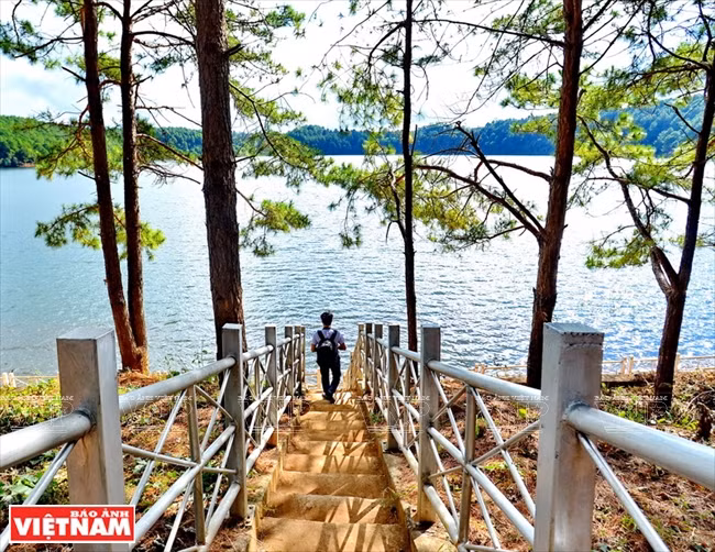 海湖是嘉莱省的名胜。越南画报记者 清和 摄