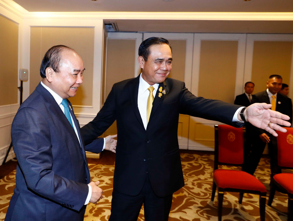 泰国总理巴育迎接阮春福一行。越通社记者 统一 摄