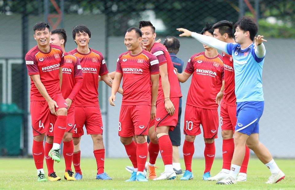 越南国足进行训练。越通社记者 黄灵 摄