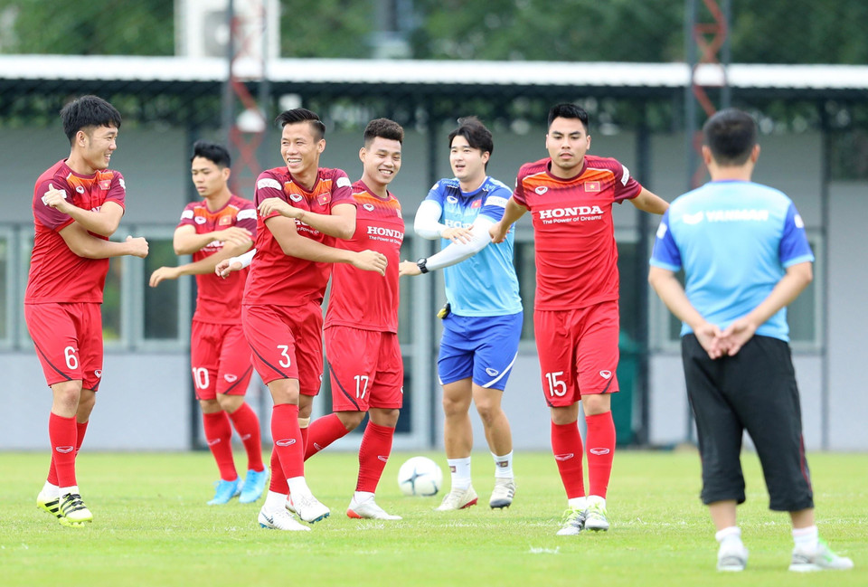 越南国足进行训练。越通社记者 黄灵 摄