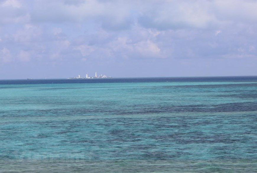 从孤伶岛观看的鬼鹿角礁。图自越通社