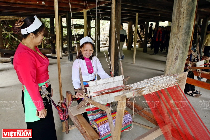 重建郎屋有助于保护传统文化和促进旅游发展。越南画报记者 清江/功达 