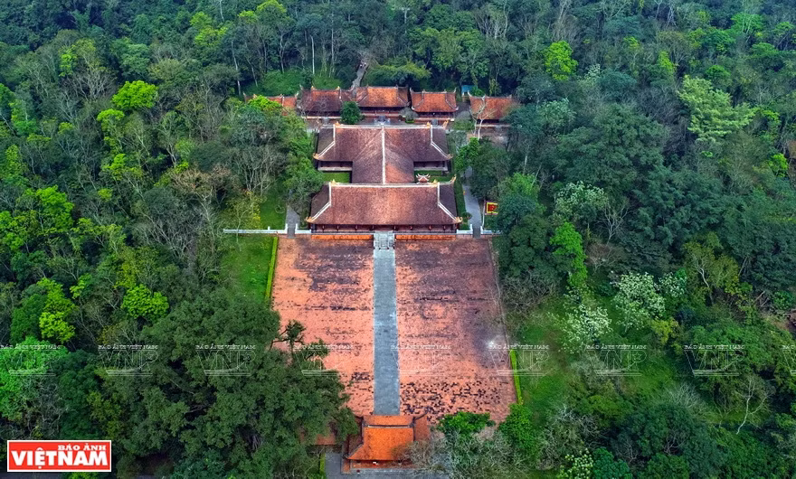 蓝京遗迹区占地200公顷，是救国英雄黎利揭竿而起，领导蓝山义军抗击明朝侵略军的发祥地。胜利后1428年黎利称帝，年号黎太祖，国号“大越”。越南画报记者 功达 摄