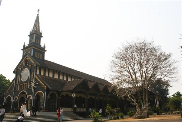 西原地区最美丽的木质教堂。（图片来源：越南快讯网）