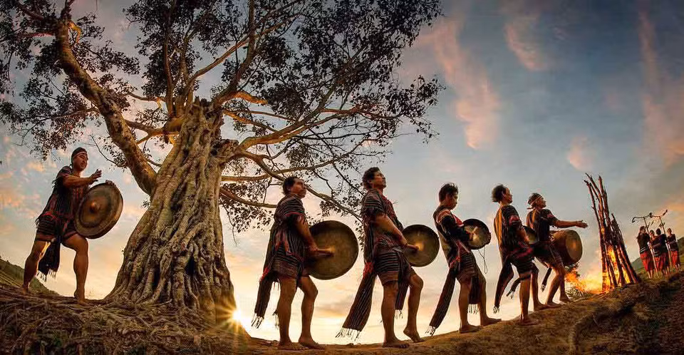 锣铮演奏、双舞表演等是西原地区各节假日里不可缺少的一部分。 图自越通社