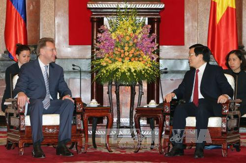 越南国家主席张晋创12月15日下午在主席府总部会见正在对越南进行工作访问的俄罗斯第一副总理舒瓦洛夫（I. Shuvalov）。（图片来源：越通社）