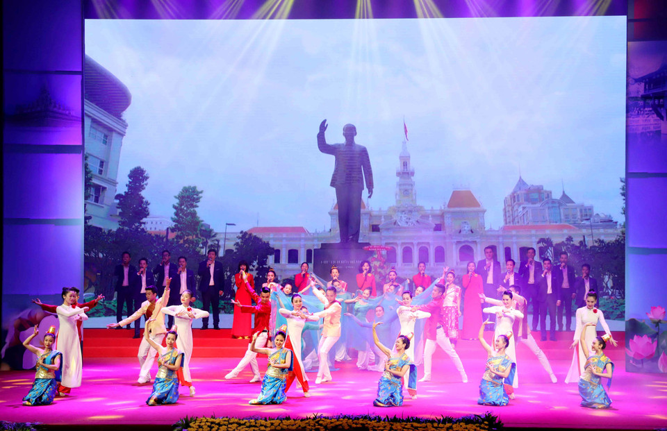 在庆祝典礼上的文艺表演节目。越通社记者 芳花 摄