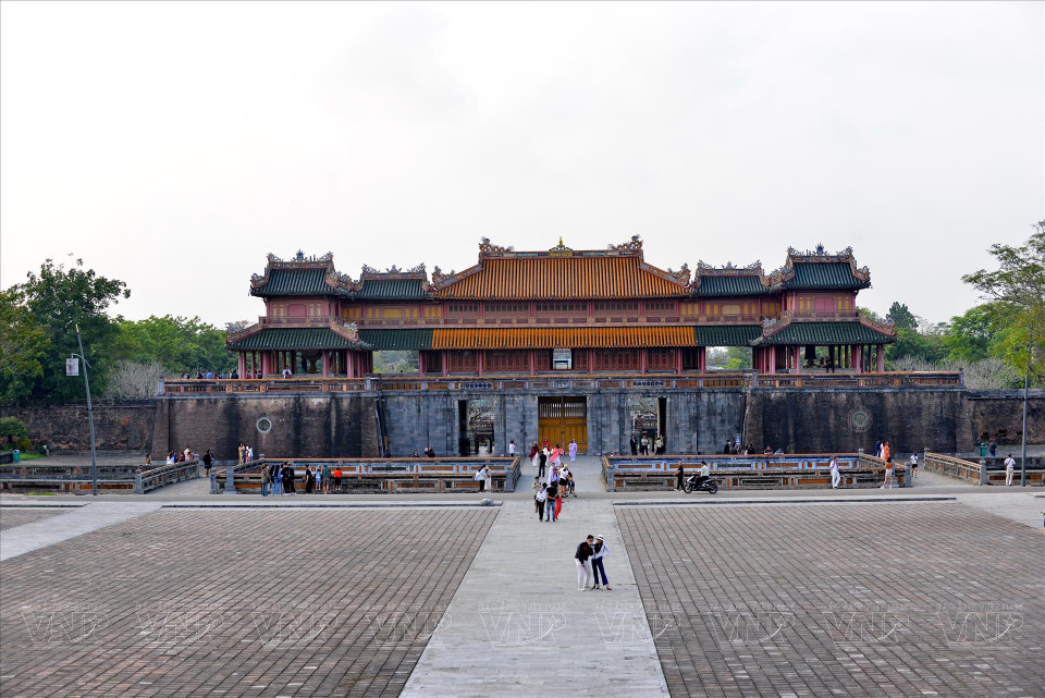 从顺化京城旗台上俯瞰五门。图自 越南画报