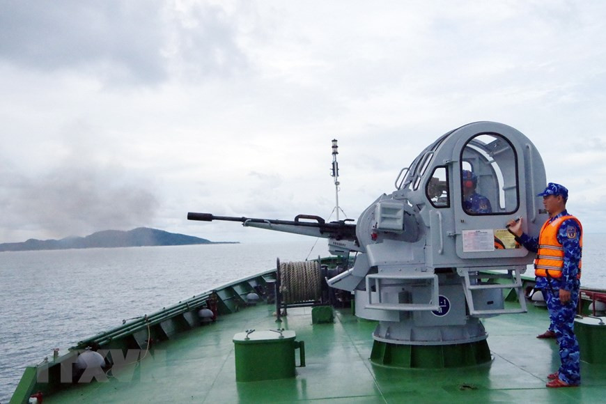 海上炮火射击演习。图自越通社