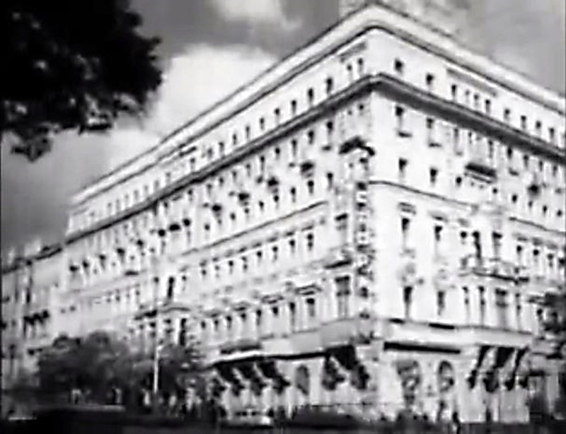 1923年，阮爱国赴莫斯科参加国际共产主义运动。阮爱国从1923年底至1924年初在莫斯科市中心特维尔街10号LUX 宾馆生活与工作。LUX 宾馆专门接待赴莫斯科参加国际共产主义运动的世界工人阶层领袖、干部。图片来源：越通社