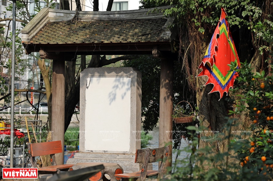 水中仙祠内的石碑。图自越通社/越南画报