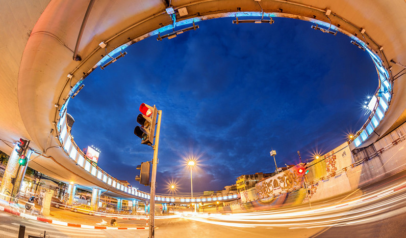 河内集中投入交通基础设施建设，缓解交通拥堵现象。（图片来源：《人民报网》）