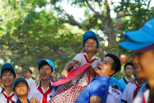 2017丁酉年“边境春节”活动为边境地区少年儿童创造娱乐平台。（图片来源：越通社）