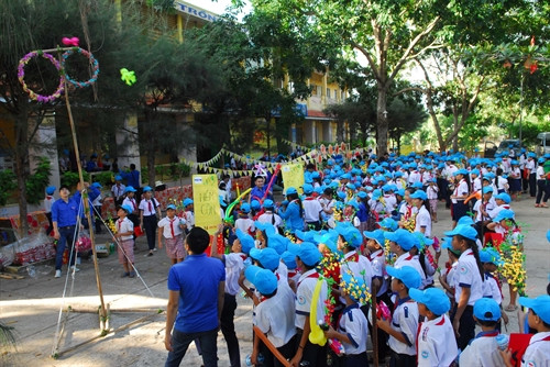 参加该活动的300多名儿童有机会参加越南多种民族游戏。（图片来源：越通社）